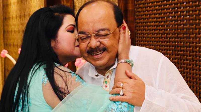জন্মদিনে শোভনের গালে চুমু, সোশ্যাল মিডিয়ায় আদরমাখা ছবি পোস্ট বৈশাখীর