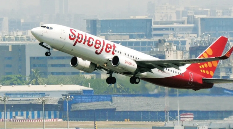 A SpiceJet flight lands safely after windshield pane cracks midair | Sangbad Pratidin