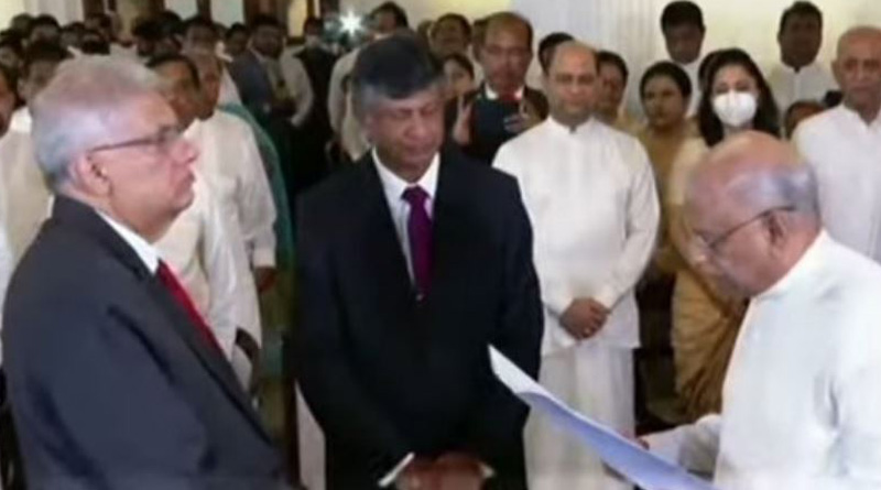 পালাবদলের শ্রীলঙ্কায় নতুন প্রধানমন্ত্রী হিসেবে শপথ নিলেন দীনেশ গুণবর্ধনে