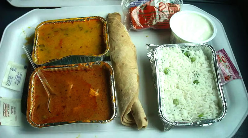 পালটে গেল দূরপাল্লার ট্রেনের খাবার কেনার নিয়ম, দাম বাড়ল না কমল? জেনে রাখুন