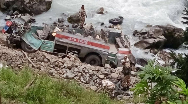 ITBP Jawans meets with a bus accident in Jammu and Kashmir's Pahalgam 7 died | Sangbad Pratidin