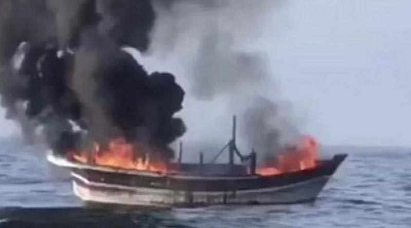 A massive explosion in a sand-laden boat in the Ganga, killing 4 labourers | Sangbad Pratidin