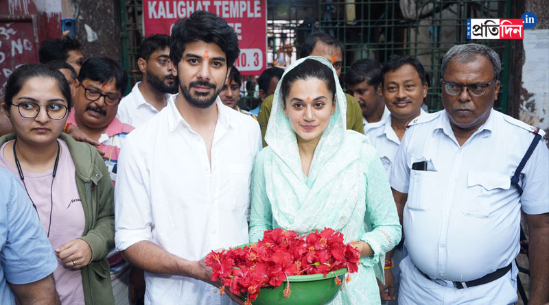 বক্স অফিসে সফল হোক ‘দোবারা’, কালীঘাটে ছবির সাফল্য কামনায় পুজো দিলেন তাপসী পান্নু