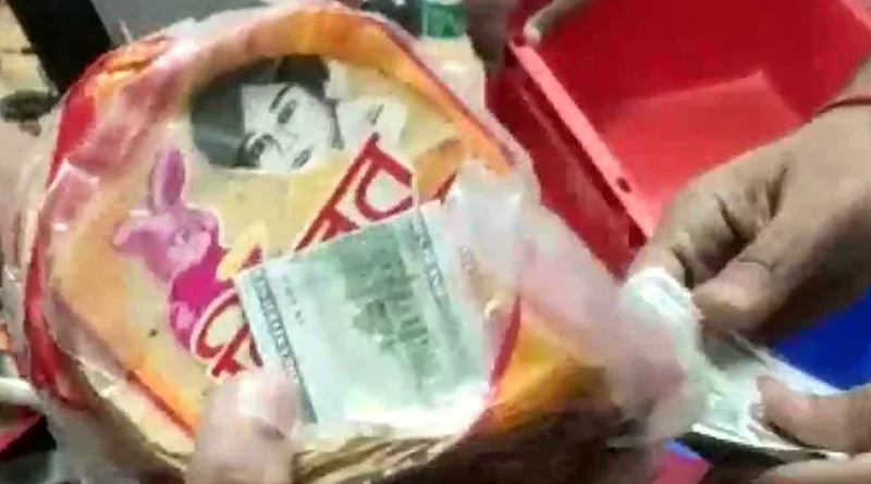 A Man With Dollars Hidden In Papad Packets Caught At Delhi International Airport | Sangbad Pratidin
