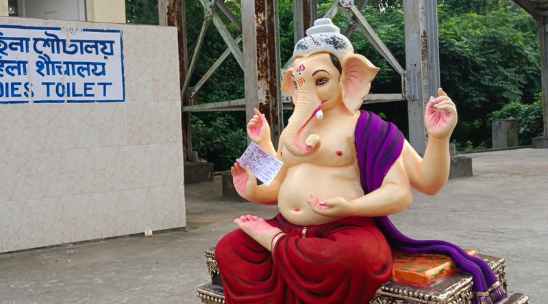 Despite having ticket, Ganesh idol was not allowed to board on train | Sangbad Pratidin