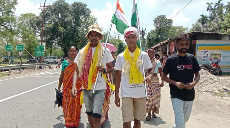 West Bengal youths march on foot to meet President Draupadi Murmu | Sangbad Pratidin