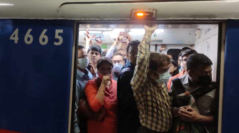 Panic among the passengers on fire in Kolkata Metro, services disrupted | Sangbad Pratidin