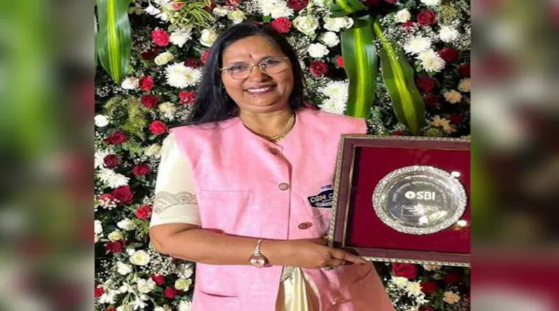 সাফাই কর্মী থেকে ব্যাংকের অ্যাসিসট্যান্ট জেনারেল ম্যানেজার! মহিলার লড়াই যেন রূপকথা