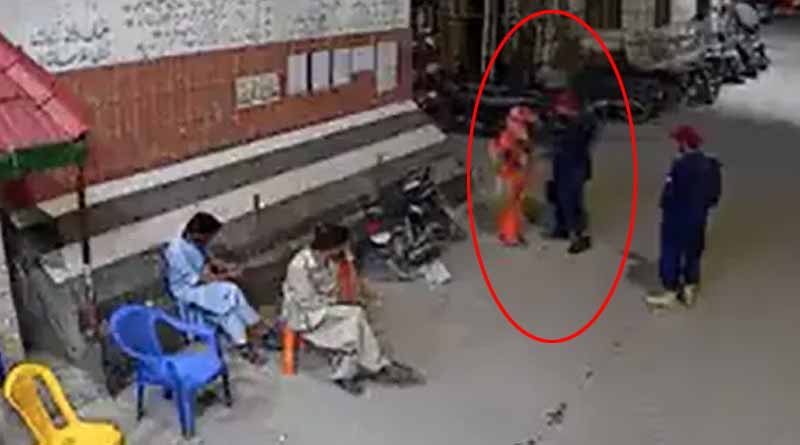 Security Guard Kicks Pregnant Woman at Karachi in Pakistan