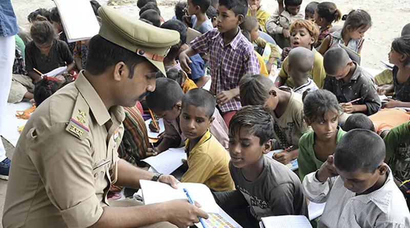 A Ayodhya Cop Who Takes Teacher Avatar Off-Duty | Sangbad Pratidin