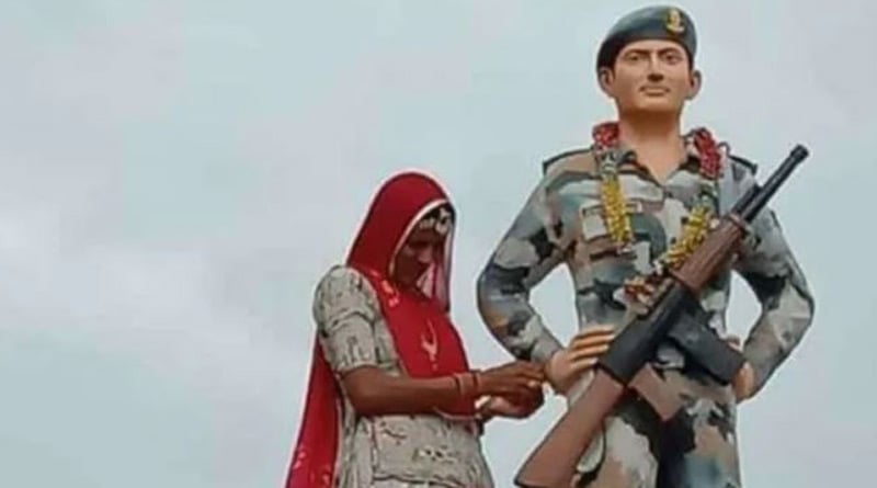 Woman ties rakhi on martyred brother’s statue in Rajasthan, picture goes viral। Sangbad Pratidin