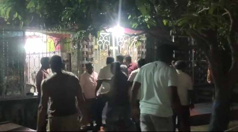 দলীয় পদ দেওয়ার নামে তোলাবাজি! TMC বিধায়কের বিরুদ্ধে তাণ্ডব ‘তৃণমূল’ কর্মীদের