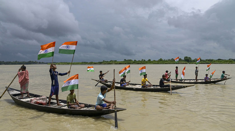 India celebrates independence day, unfurls flag at various places | Sangbad Pratidin