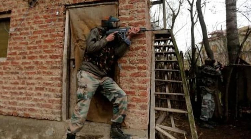 One LeT terrorist killed in encounter at Baramulla in Kashmir | Sangbad Pratidin