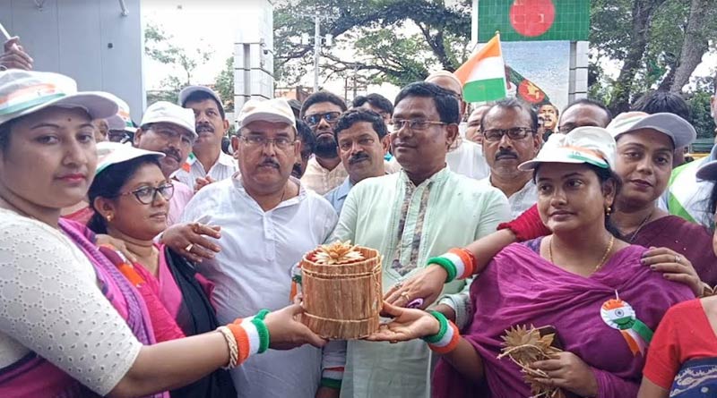 ইছামতীর কচুরিপানা দিয়ে তৈরি রাখি পাঠানো হল হাসিনার কাছে, অভিনব উদ্যোগ বনগাঁ পুরসভার