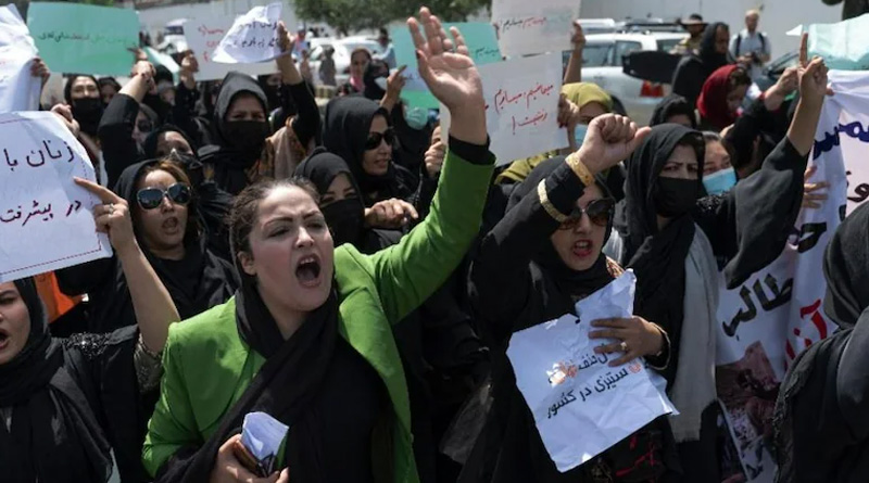 Taliban beat women who demanded bread and freedom | Sangbad Pratidin
