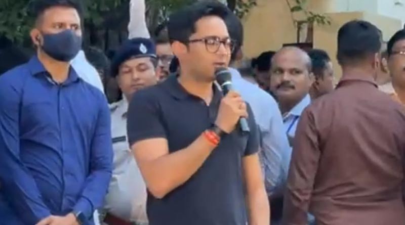Abhishek Banerjee: ‘দিল্লির জল্লাদদের কাছে মাথা নত করব না’, ইডি দপ্তর থেকে বেরিয়ে তোপ অভিষেকের