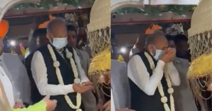 মাস্ক পরেই চরণামৃত পান, কটাক্ষের মুখে মুখ্যমন্ত্রী অশোক গেহলট, অস্বস্তিতে কংগ্রেস