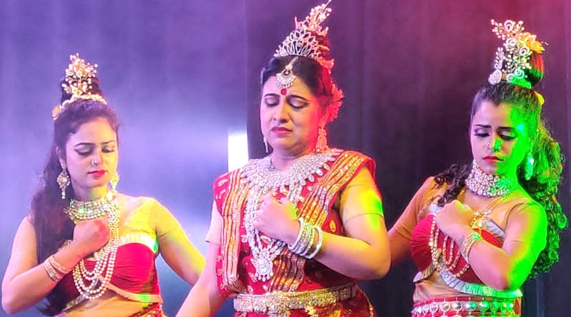 Rabindranath Tagore's Mayar Khela performed in direction of Dona Ganguly at auditorium of London | Sangbad Pratidin