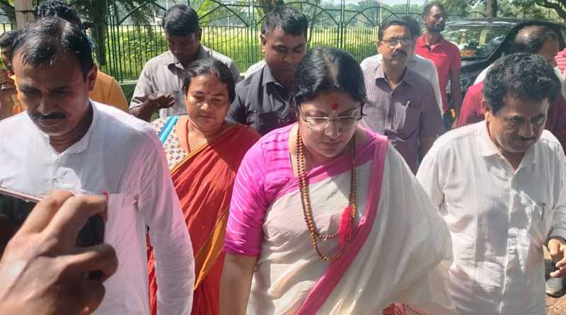 শান্তিনিকেতনে শিশু খুন: লকেট চট্টোপাধ্যায়কে গ্রামে ঢুকতে বাধা, পুলিশি নিষ্ক্রিয়তা নিয়ে সরব নেত্রী
