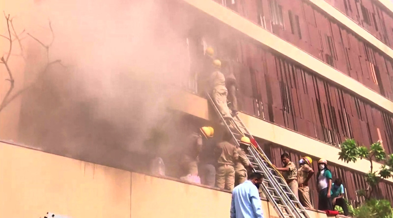 Fire breaks out at Lucknow hotel | Sangbad Pratidin