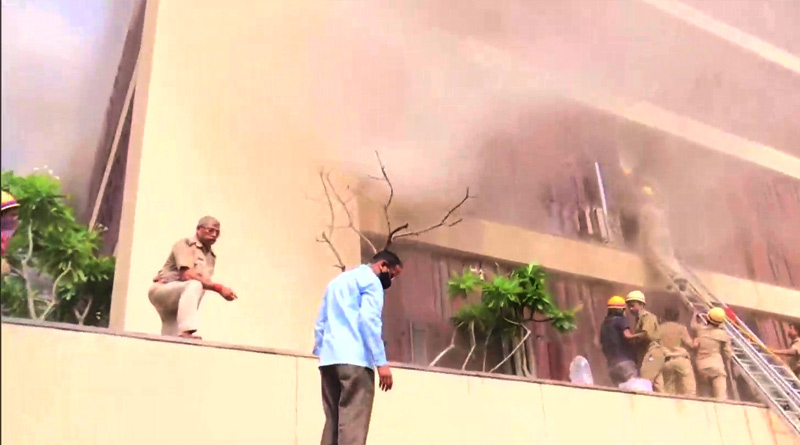Lucknow-Hotel-Fire-2