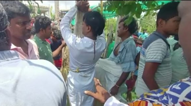 Monk beaten up by villagers for flesh trading | Sangbad Pratidin