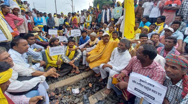 Many train cancelled due to rail strike in Purulia | Sangbad Pratidin