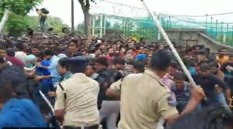 Fans stampede at India-Australia match ticket counter, 4 injured | Sangbad Pratidin