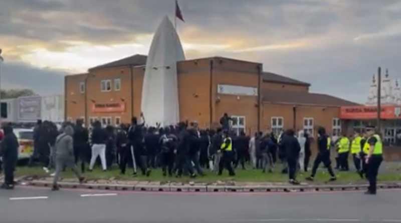 200-strong mob protests outside Hindu temple in England’s Smethwick, 'Allahu Akbar' chants heard | SangbadPratidin