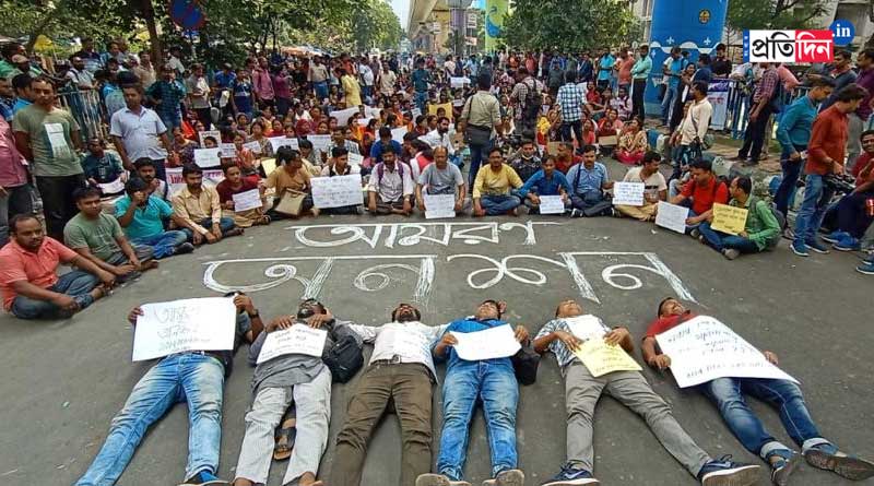খাবার-জল প্রত্যাখ্যান, নিয়োগের দাবিতে দ্বিতীয় দিনেও সল্টলেকের রাস্তায় চাকরিপ্রার্থীরা