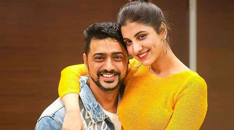 রুক্মিণীর সঙ্গে গ্রিসে পাড়ি দেবের! মিষ্টি জুটির রোম্যান্টিক ছবি ভাইরাল