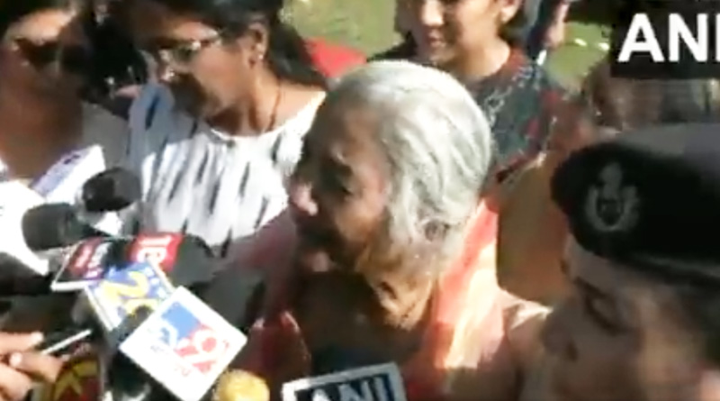‘কী অন্যায় করেছিল আমার ছেলে?’ কান্নায় ভেঙে পড়লেন জম্মুতে খুন হওয়া ডিজিপির মা