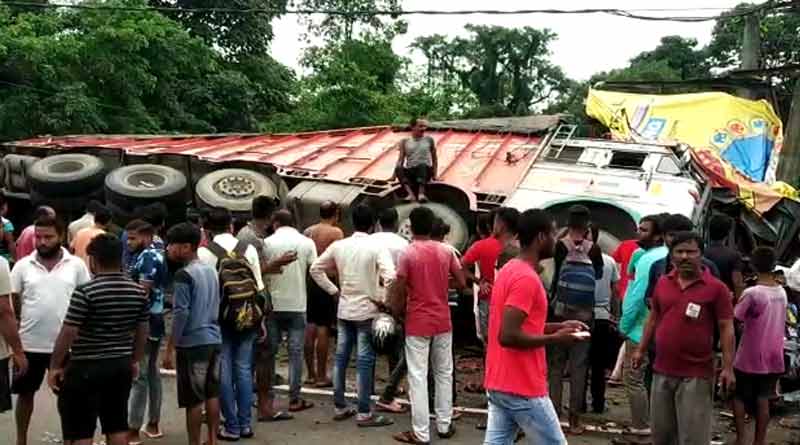 Trucks rams hotel in Alipurduar, two dead । Sangbad Pratidin
