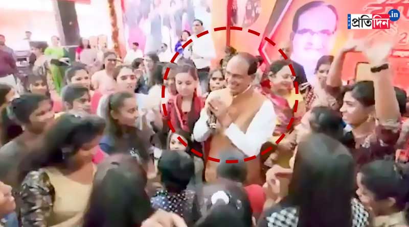 Viral Video of CM Shivraj Chouhan Dances With Covid Orphans During Diwali Celebrations | Sangbad Pratidin