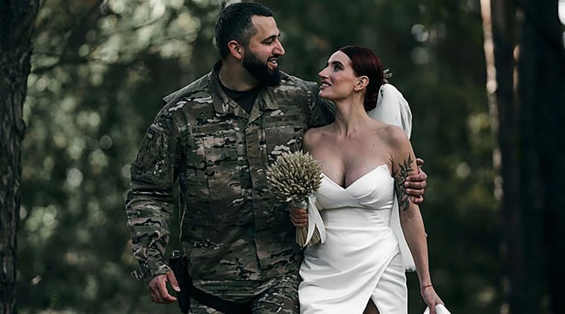 Ukrainian Women marries a soldier she met on the frontlines | Sangbad Pratidin