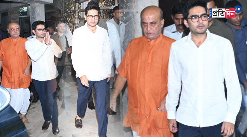 মঙ্গলের সন্ধেয় কালীঘাটে অভিষেক বন্দ্যোপাধ্যায়, সবার মঙ্গল কামনায় দিলেন পুজো