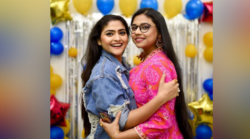 মুখে কেক মাখিয়ে ঐন্দ্রিলার গালে স্নেহের চুম্বন, বোনের স্মৃতিতে ভাসলেন দিদি ঐশ্বর্য
