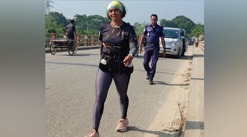 Kolkata woman walks to Bangladesh, covers 306 kilometers | Sangbad Pratidin