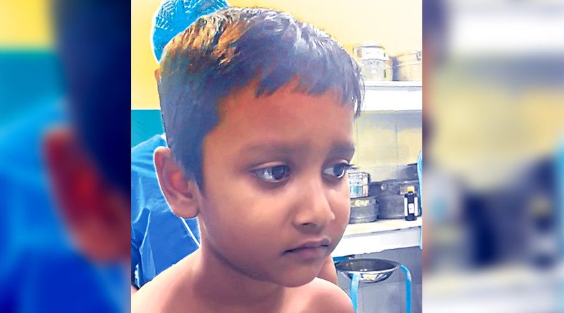 বিশ্বকাপের আবহে গলায় বাঁশি আটকে বিপত্তি, মেডিক্যালে রক্ষা ফুটবলভক্ত খুদের
