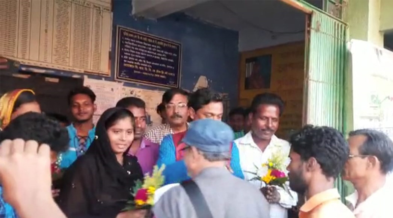 CPM filed deputation on government not working, got flowers | Sangbad Pratidin