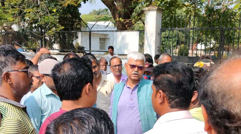 Locals protest against Viswa Bharati VC about constructing wall | Sangbad Pratidin