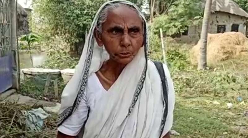 জীবিত হয়েও সরকারি খাতায় মৃত! ১১ বছর ধরে ভাতা বন্ধ মুর্শিদাবাদের বৃদ্ধার