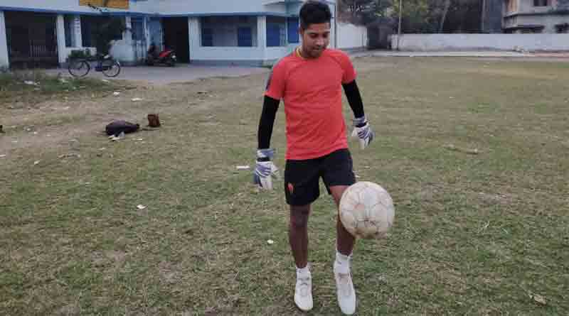 Star of Homeless Football World Cup, now auto driver in Madhyamgram