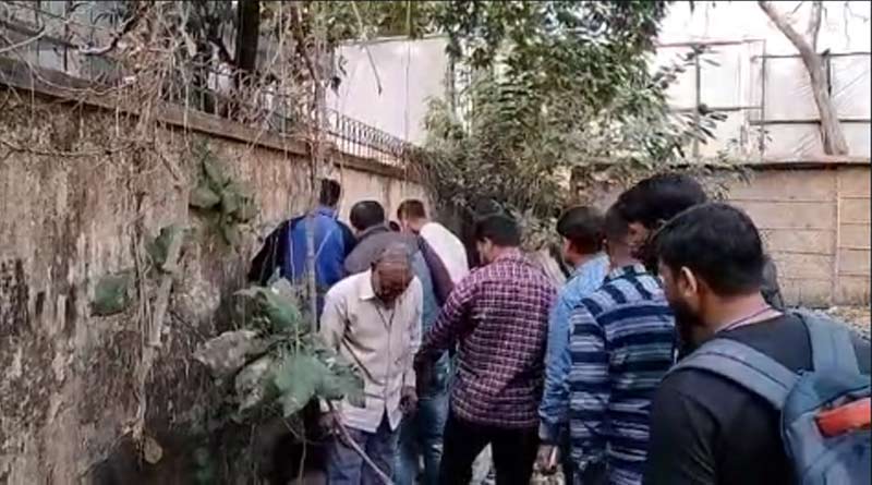 পুরসভার পার্কিংলটে কাটা মুন্ডু! হাড়হিম কাণ্ডে চাঞ্চল্য ইংরেজবাজারে