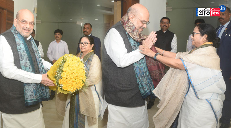 রাজনৈতিক বিবাদ ভুলে নবান্নে মমতা-অমিত শাহর সৌজন্য বিনিময়, দেখুন ছবি