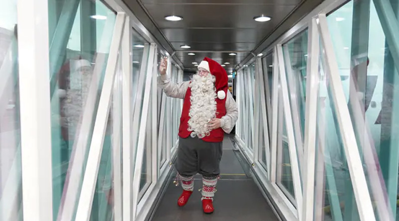Now Santa Claus Flies All The Way From Finland To Mumbai To Spread Christmas Cheer | Sangbad Pratidin