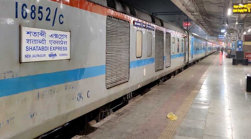 Shatabdi Express to stops in Burdwan station । Sangbad Pratidin
