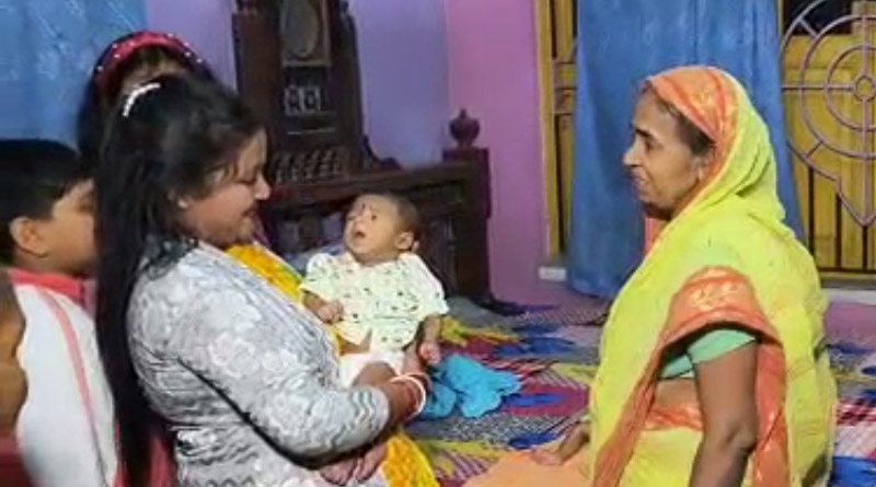 বাবার বয়স ৭০, মা ৫৪ বছরের প্রৌঢ়া, যমজ সন্তানের মা-বাবা হয়ে নজির বর্ষীয়ান দম্পতির