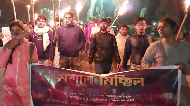 উপাচার্যের পদত্যাগের দাবি, পড়ুয়াদের মশাল মিছিল ঘিরে ফের উত্তপ্ত বিশ্বভারতী